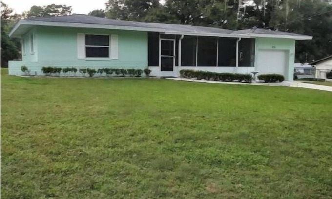 Inverness House | Entire 2 bedroom home w/1 car garage in Inverness