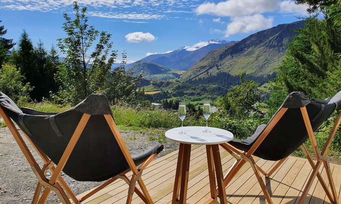 Arthur's Point Ski Chalet | Entire 2 bedroom detached chalet, in private woodland with valley views.