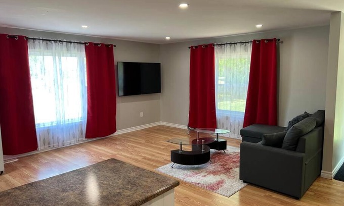 Arkona House | ENTIRE 2-BEDROOM TOWNHOUSE ON a RUSTIC FARM - A
