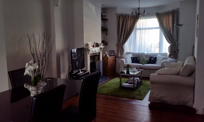 Plumstead House | Entire 2 Bedroom Victorian House to LET