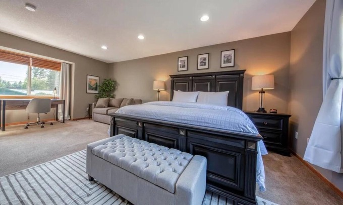 East Kootenay House | Entire 2596 sq ft house across parks and amenities with large fenced backyard