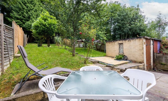 Seacroft House | Entire 2beds home, Leeds14, United Kingdomnn