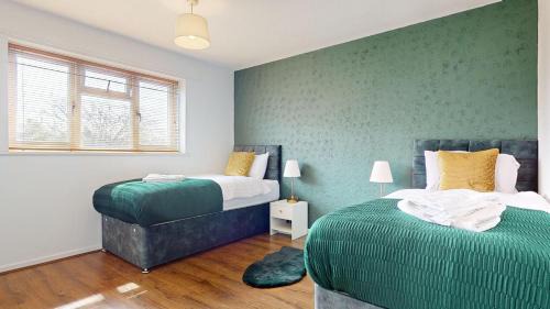 Crays Hill House | Entire 3 Bed Home in Basildon Sleeps up to 6