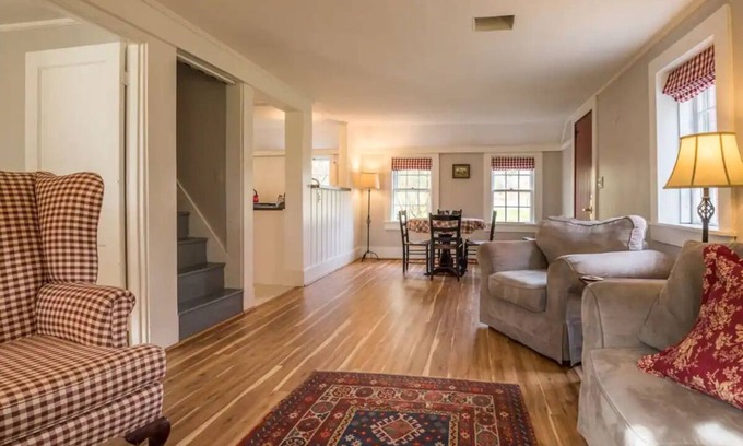Walpole Cottage | Entire 3 Bedroom Cottage with lots of outdoor space 20 min to Brattleboro