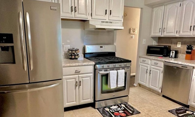 Orange Prairie House | Entire 3 Bedroom Home, Quiet & Safe Neighborhood