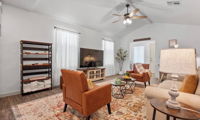 Southgate House | Entire 3-bedroom house in Lubbock. Sleeps 6, pets, fenced yard