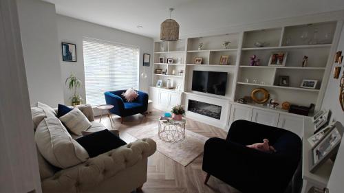 Sutton Cross House | Entire 3BD Home 15 minutes from Dublin Airport