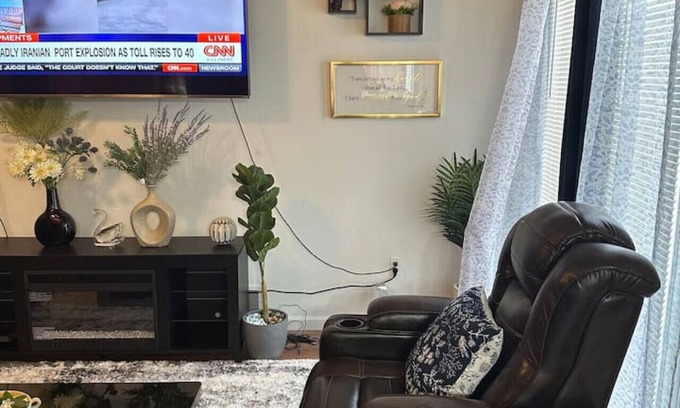Williston House | Entire 3br/2ba exquisite house