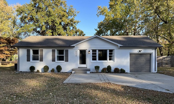 Clarksville House | Entire- 3BR Stylish and Cozy Home - 10 min from post and downtown