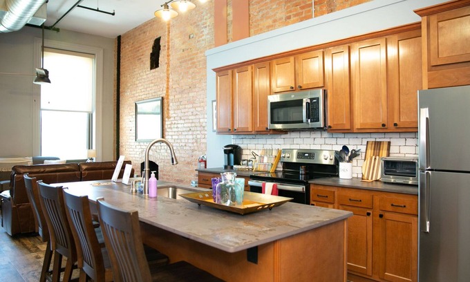 Downtown Syracuse Apartment | Entire 3rd Floor Apartment in Hanover Square