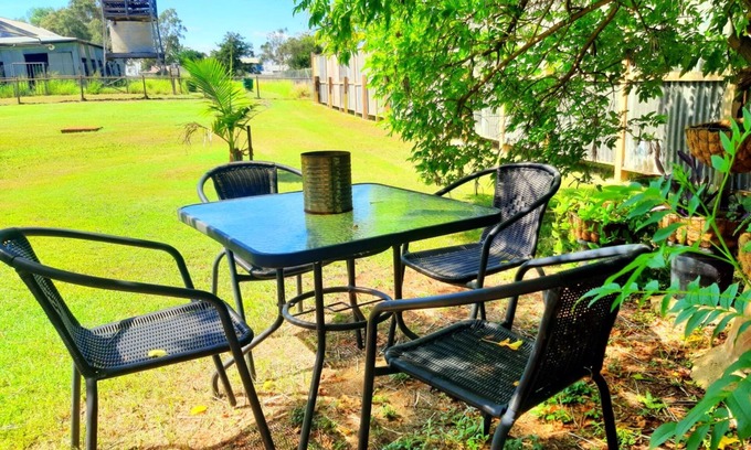 Tambo House | Entire 4 bedroom home with Foxtel and free WiFi