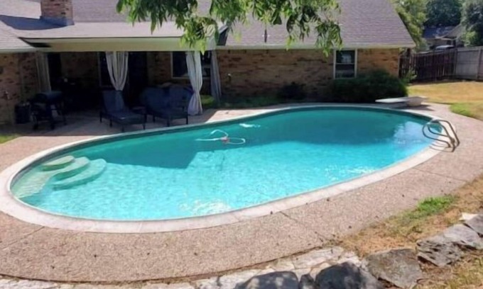 Cleburne House | Entire 4BR Home + Private Pool – Family Friendly, Sleeps 10