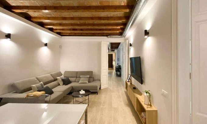 El Raval Apartment | Entire accommodation: centrally located apartment in Barcelona