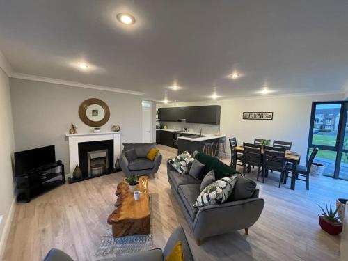 Cortober Apartment | Entire Apartment , Centre Carrick-On-Shannon