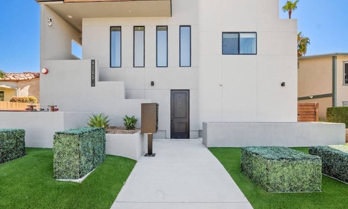 North Park House | Entire Brand New 2-Bedroom #6 Luxury Townhouse
