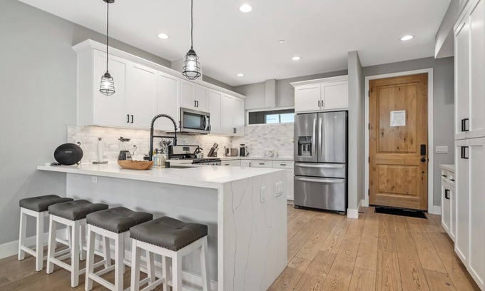 North Park House | Entire Brand New 2-Bedroom Luxury Townhouse! #4