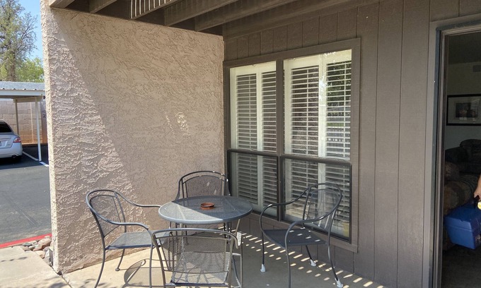 Chandler Condo | Entire Condo 2B/2B Quiet/Pool & Jacuzzi /WIFI/Self Checkin/Kitchen