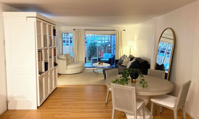 La Jolla Heights Condo | Entire Condo - Walk to La Jolla Beach - Kitchen, Backyard, Washer, 2 Beds