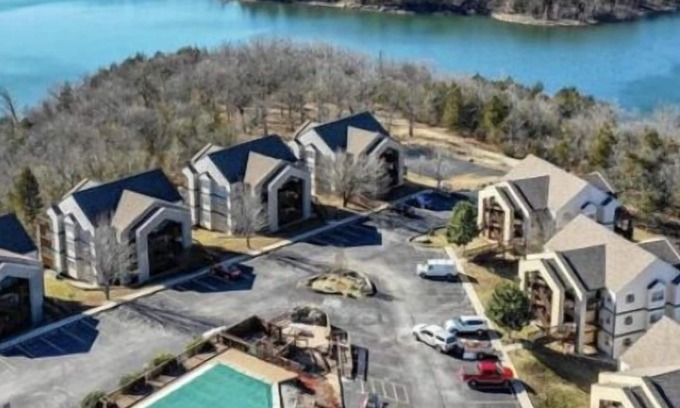 Indian Point Condo | Entire condominium: Branson - Lake access - Close to Silver Dollar City