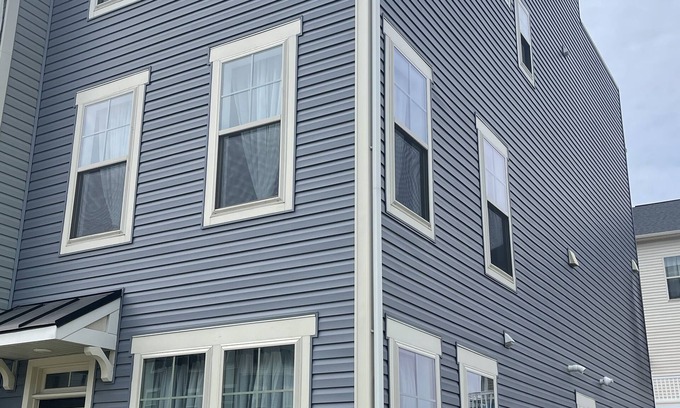 Glen Burnie House | Entire contemporary, luxury 4 level Town House in Gorgeous, quiet neighborhood