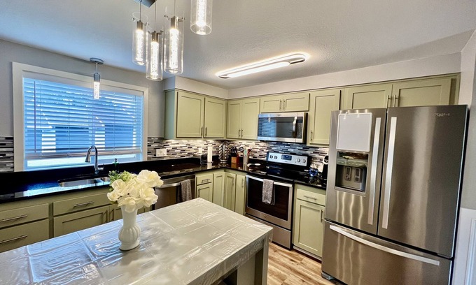 Sunnyside Condo | Entire Cozy nice Clean 2BR newly Remodel Condo 0.3mi from Kaiser Sunnyside