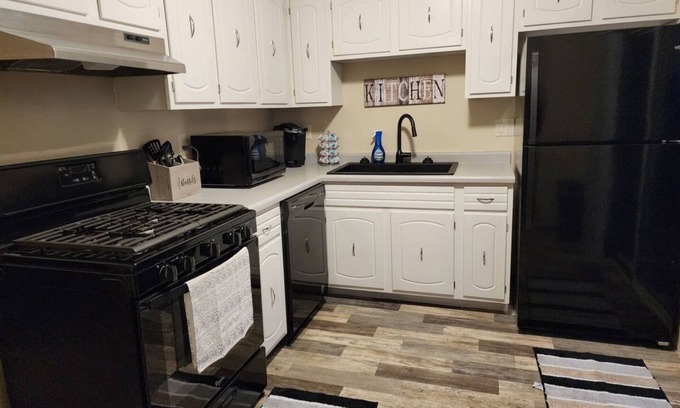 Peoria House | Entire duplex both sides. This is close to Airport and highway for easy accessnn