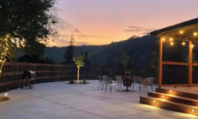 Castro Valley Cottage | Entire Hilltop Cottage Retreat with Canyon Views: Heart of the the Bay Area