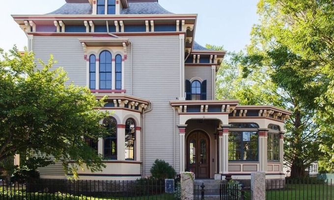 New Bedford House | Entire Historic Melville Mansion Near Ferry