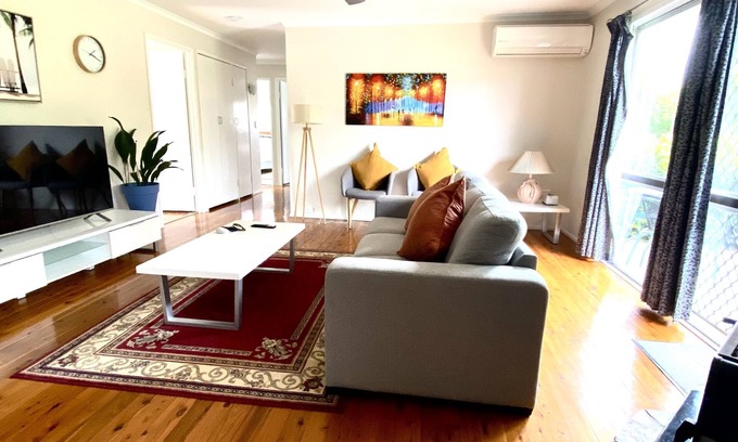Centenary Heights House | Entire holiday house 4 bedrooms