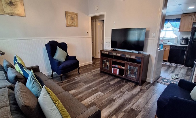 West Lealman House | Entire Home 3BR 1BA in St. Pete, FL - Sleeps 6 Spacious Private Backyard