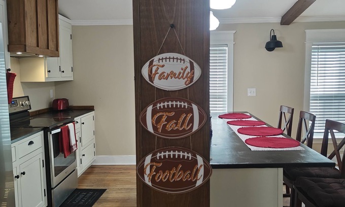 Coker Other | Entire Home! 3br 2ba sleeps up to 8! Only 9 miles from BryantDenny Roll Tide!