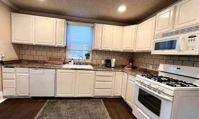Capitol Hill House | Entire Home 5 min from SLC Capital, downtown, shopping, ski resorts and more