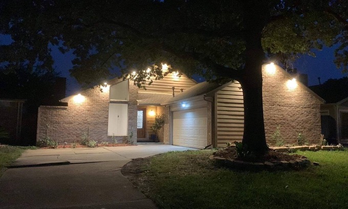 George Bush Park/Eldridge House | Entire Home , Beautiful Cozy Home Located In Asian Town , South West Houston .