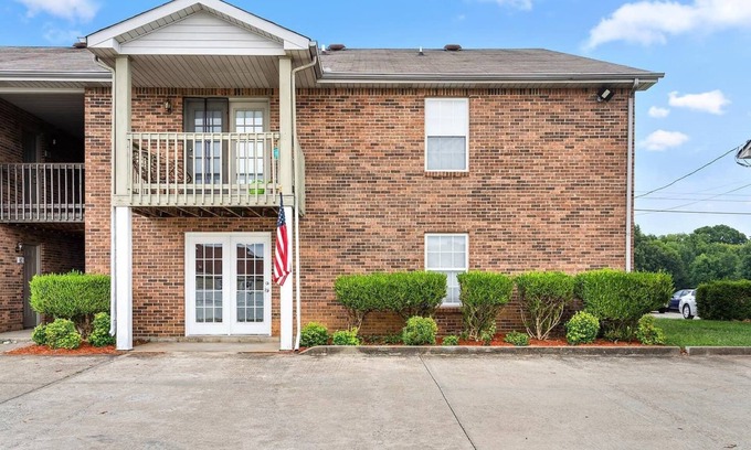 Clarksville House | Entire Home * Gate 1 * Close to Post