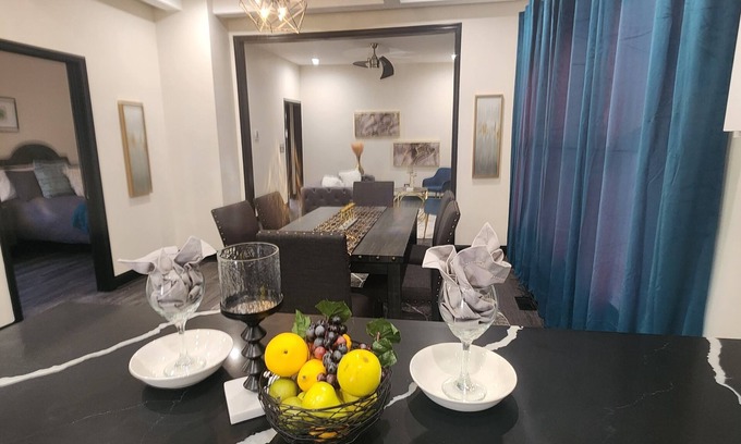 Auburn Gresham House | Entire Home in Chicago (Pet-Friendly)