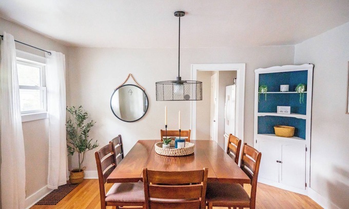 Valparaiso House | Entire Home In Downtown Valparaiso!