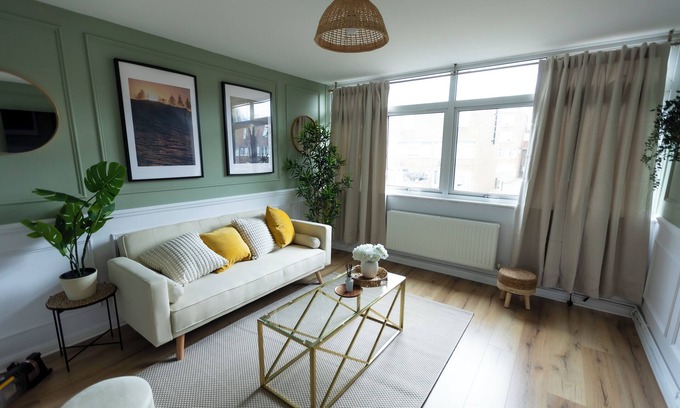 Thamesmead House | Entire home in Greater London, United Kingdom