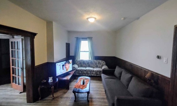 Midland House | Entire Home in Midland with seasonal Cottage Patio Suite