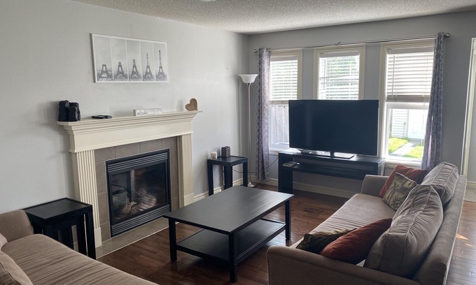 Sherwood Park House | Entire Home! In Sherwood Park ft. 3 bdrms, 4 baths!