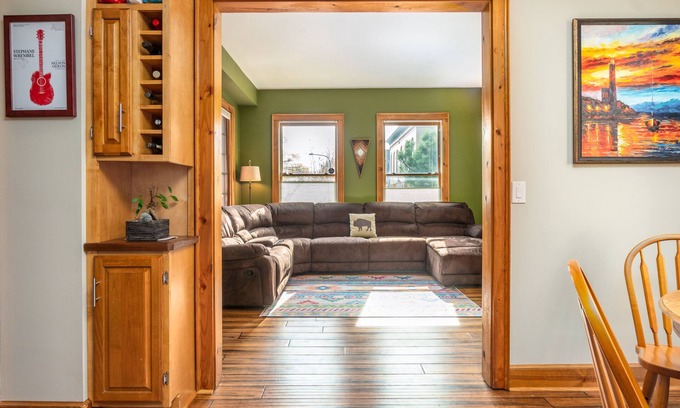 Downtown Buffalo House | Entire Home in the Heart of Allentown — Private Parking