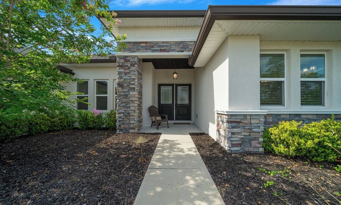 Spring Hill House | Entire Home Just 3 Minutes to Weeki Wachee Springs & Hospital
