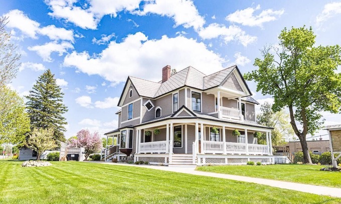 Gaylord House | Entire Home Minutes to Golf Mecca and Downtown Gaylord