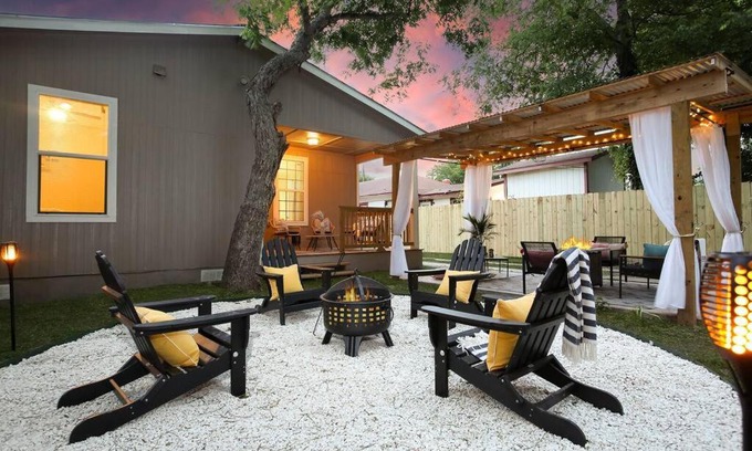 Southside House | Entire Home Near Downtown Styled For Comfort w Entertainers Dream Backyard!