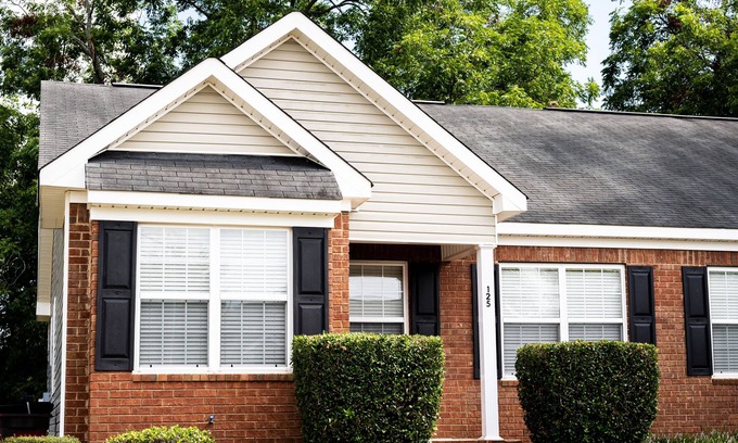 Centerville House | Entire Home, Queen Beds, Near Dining & Shopping