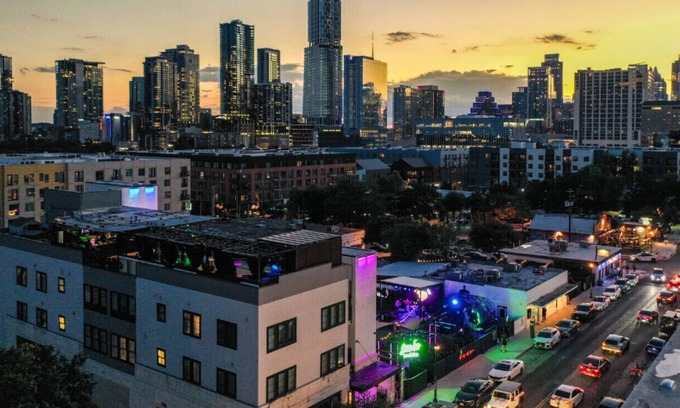 East Cesar Chavez House | Entire Hotel on 6th: 23 Bedroom, Huge Event Space