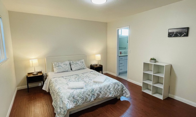 Fontana House | Entire house/4 bedrooms/10 people/2bath/TV/central AC