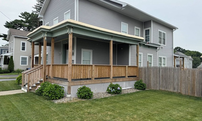 Cortland House | Entire house, 6 Bedroom. Newly remodeled duplex house with Central Air!
