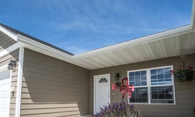 Bozeman House | Entire house by Bozeman airport