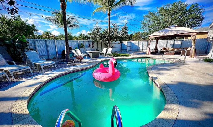 Parkside House | Entire House Climatized Pool Close to the Beach