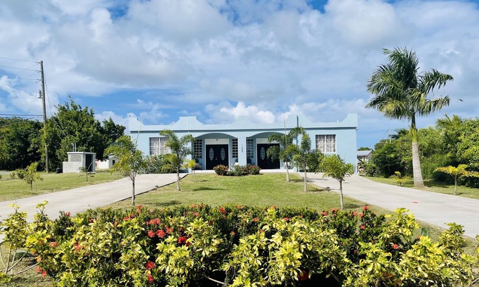 Estate Diamond West House | Entire House - East and West Apartment